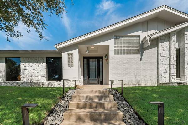 1401 Woodvine Drive, Euless, TX 76040