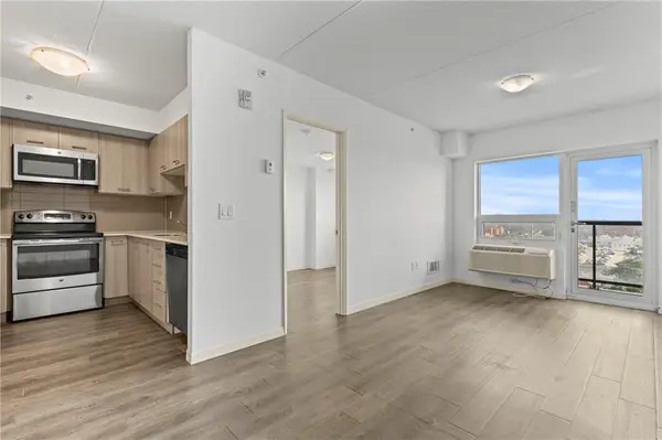 Hamilton, ON L8L 2B1,220 CANNON Street E #706