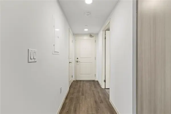 Hamilton, ON L8L 2B1,220 CANNON Street E #706