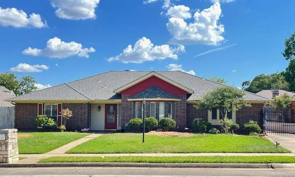 816 Shady Lane, Bedford, TX 76021