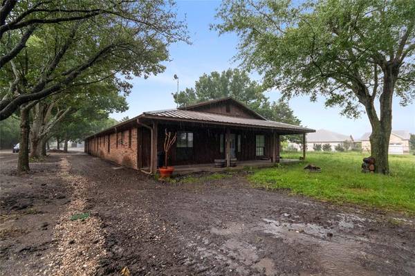 5843 State Highway 34 N, Wolfe City, TX 75496