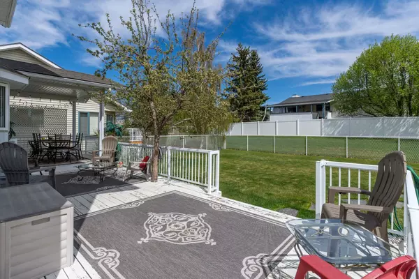 Olds, AB T4H 1V8,6215 Douglas PL