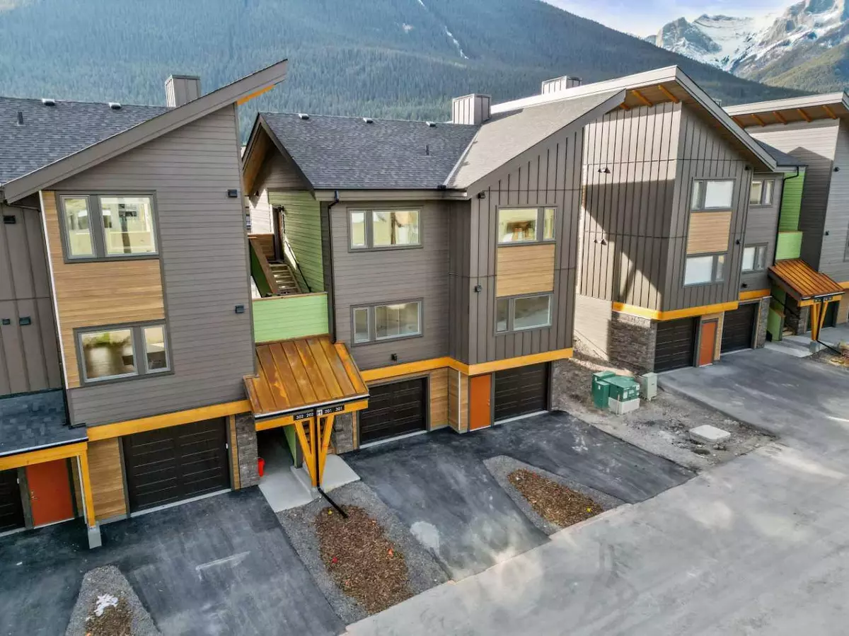 Canmore, AB T1W0N9,209 Stewart Creek Rise #301H