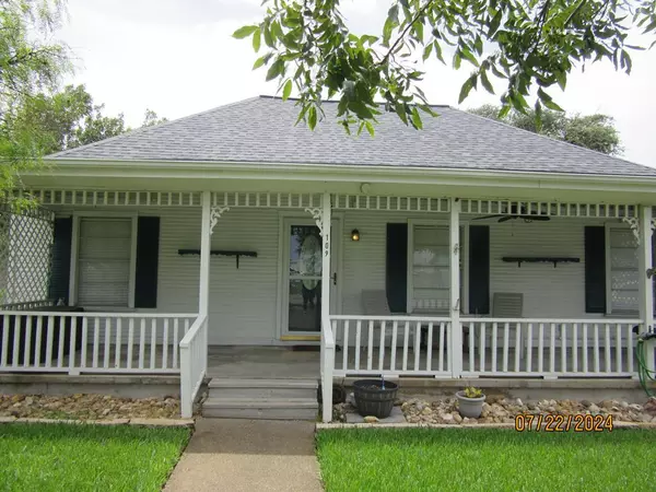 109 N Second,  Fulton,  TX 78358