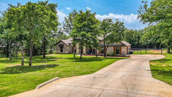 1013 Churchill Lane, Millsap, TX 76066