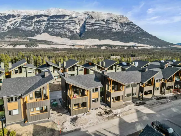 Canmore, AB T1W0N9,209 Stewart Creek Rise #301H