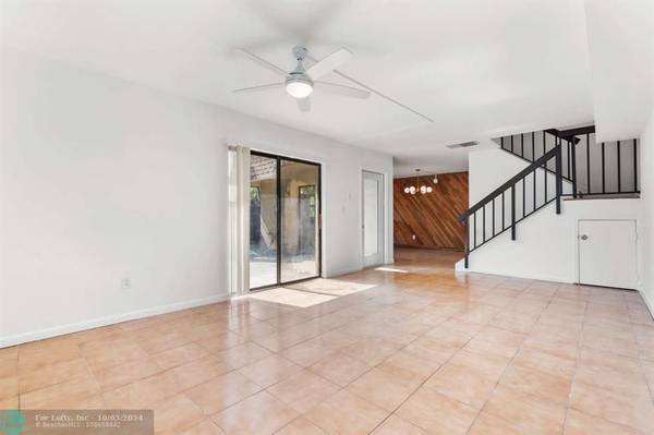 Hialeah, FL 33016,2425 W 67th Pl  #11-9