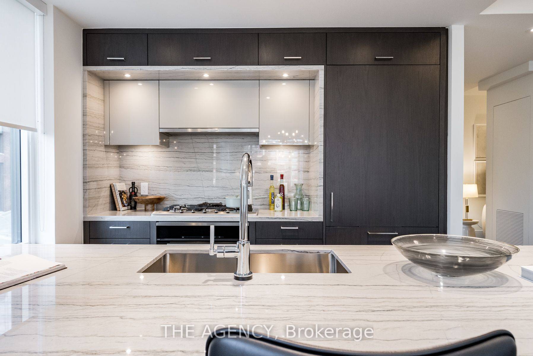 Toronto C01, ON M5V 0V8,455 Wellington ST W #503