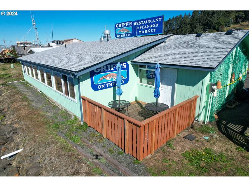 142 BAY FRONT LOOP, Winchester Bay, OR 97467