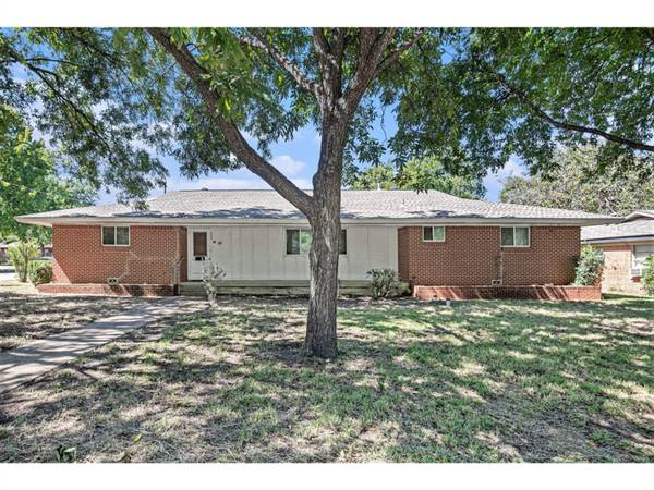 320 Adell Street, White Settlement, TX 76108