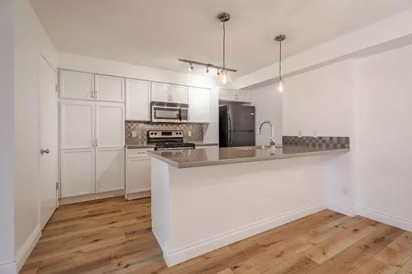 305 Mckenzie Towne LN Southeast, Calgary, AB T2Z 0C3