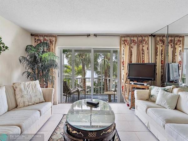 2200 Diana Dr  #212, Hallandale Beach, FL 33009