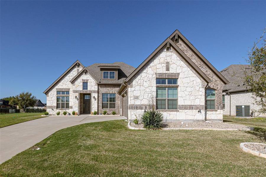 1005 Mickelson Drive, Granbury, TX 76048