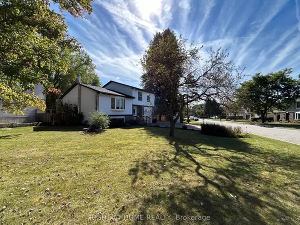 Newmarket, ON L3Y 5J9,832 Boronia CRES