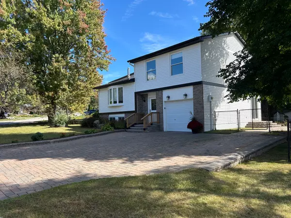 Newmarket, ON L3Y 5J9,832 Boronia CRES