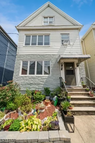 27 Newark Bay Ct, Bayonne City, NJ 07002