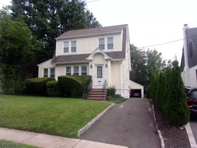 27 Hillside Ave, Teaneck Twp., NJ 07666