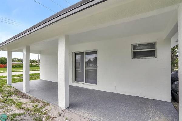 Deerfield Beach, FL 33441,207 SW 5 street