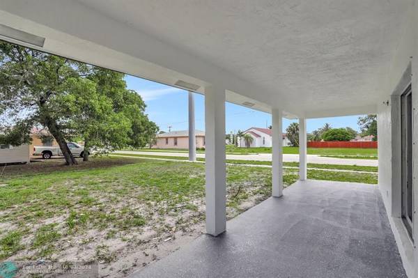 Deerfield Beach, FL 33441,207 SW 5 street