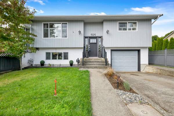 404 Arnold Ave, Victoria, BC V8S 3M1