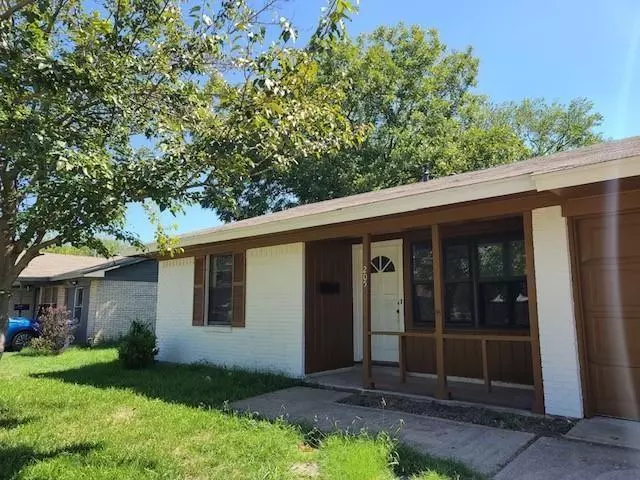 205 Murphy Road, Burleson, TX 76028