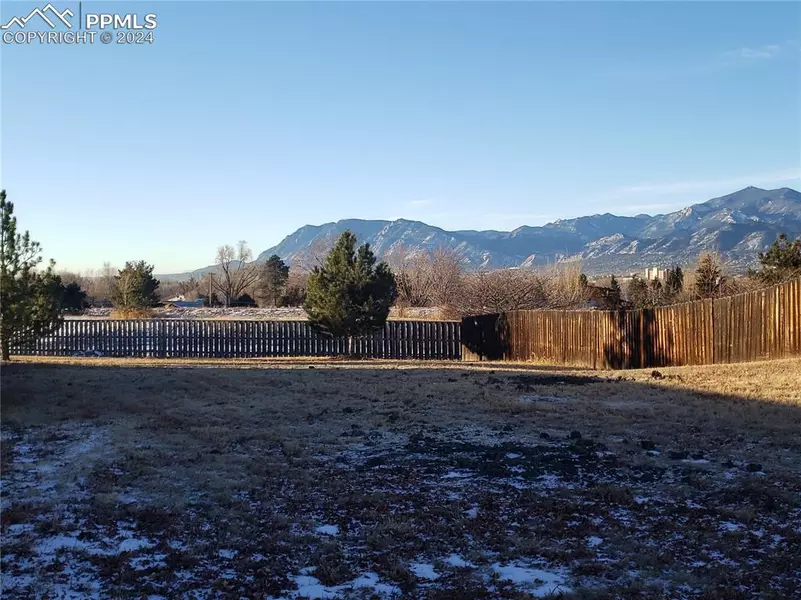 3768 Scott LN, Colorado Springs, CO 80907