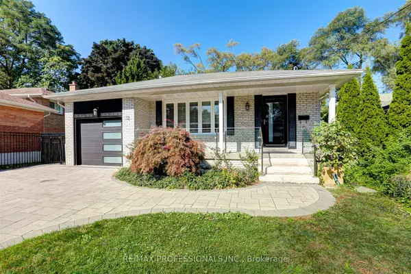 32 Cedarcrest DR, Toronto W08, ON M9A 2V6