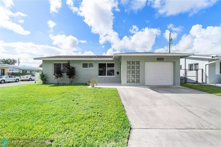 2306 NW 55th St, Tamarac, FL 33309