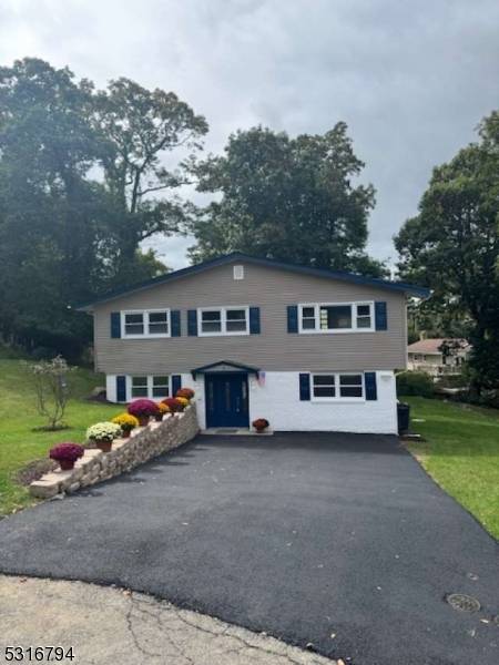 2 Jager Ct, Hopatcong Boro, NJ 07843