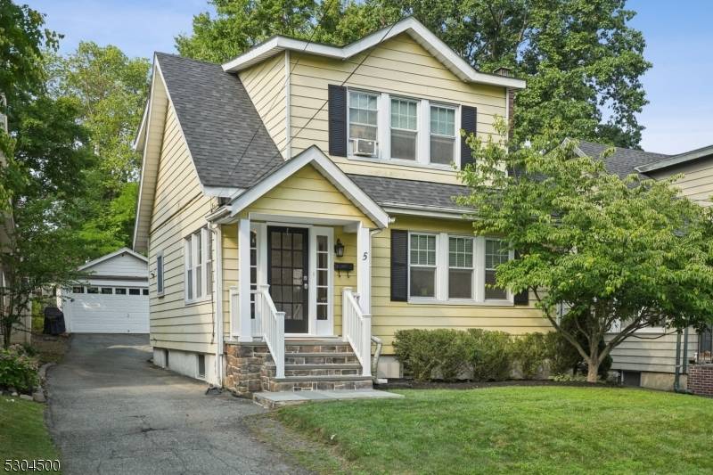 5 Durwood Pl, Madison Boro, NJ 07940