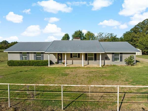 562 County Road 1460, Bogata, TX 75417