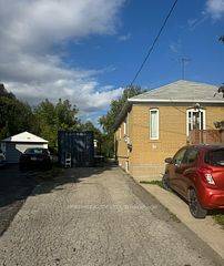 37 HATFIELD CRES, Toronto W10, ON M9W 3R7