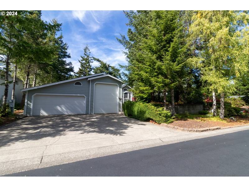 611 GLENBROOK CIR, Florence, OR 97439