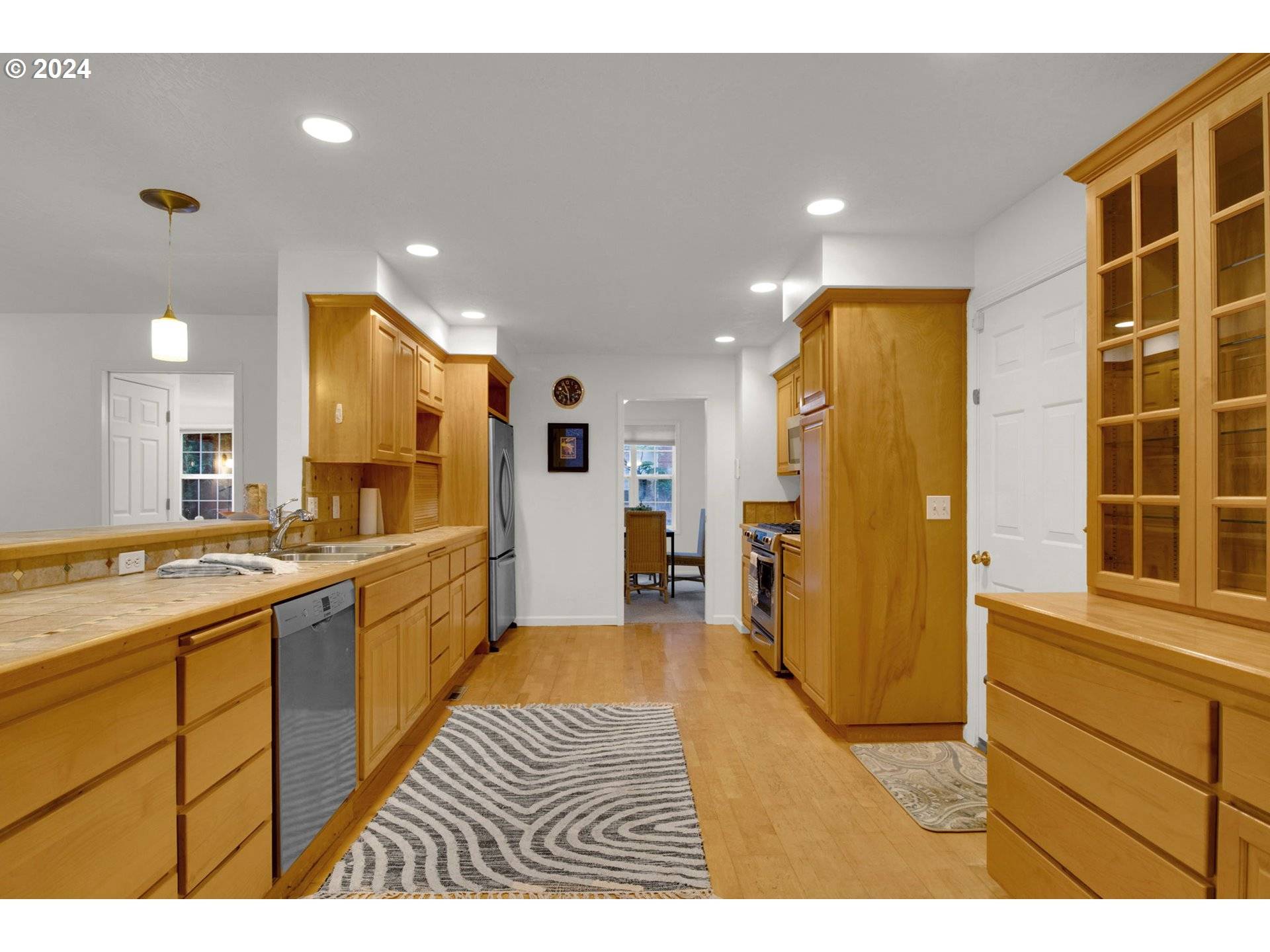 Eugene, OR 97405,657 DEERTRAIL RD