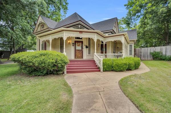 912 W Main Street, Waxahachie, TX 75165