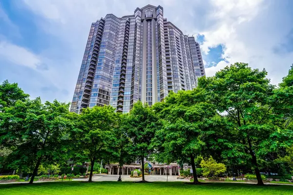 Mississauga, ON L5R 3K4,45 Kingsbridge Garden CIR #211