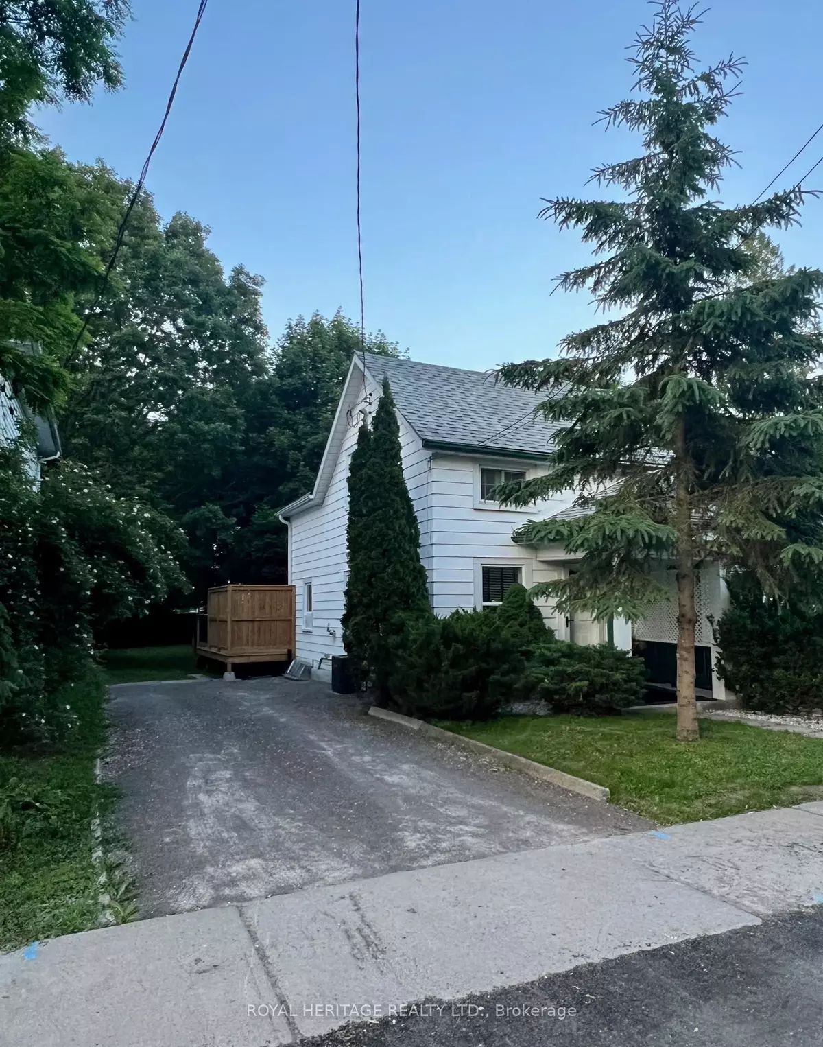 Belleville, ON K8N 3P1,275 Albert ST