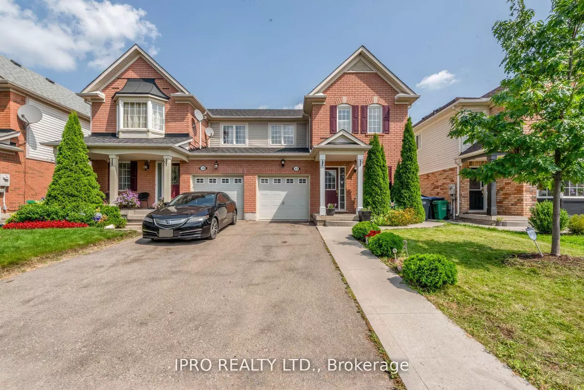 Brampton, ON L7A 3M7,17 Frontenac CRES