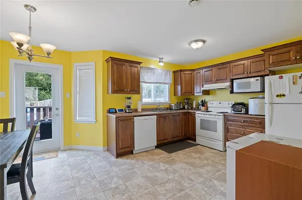 77 Dawsons Run, Conception Bay South, NL A1W 3J3