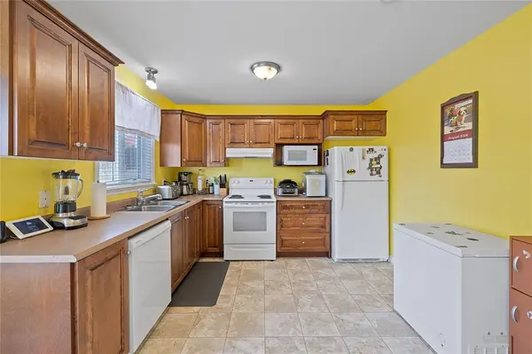 77 Dawsons Run, Conception Bay South, NL A1W 3J3