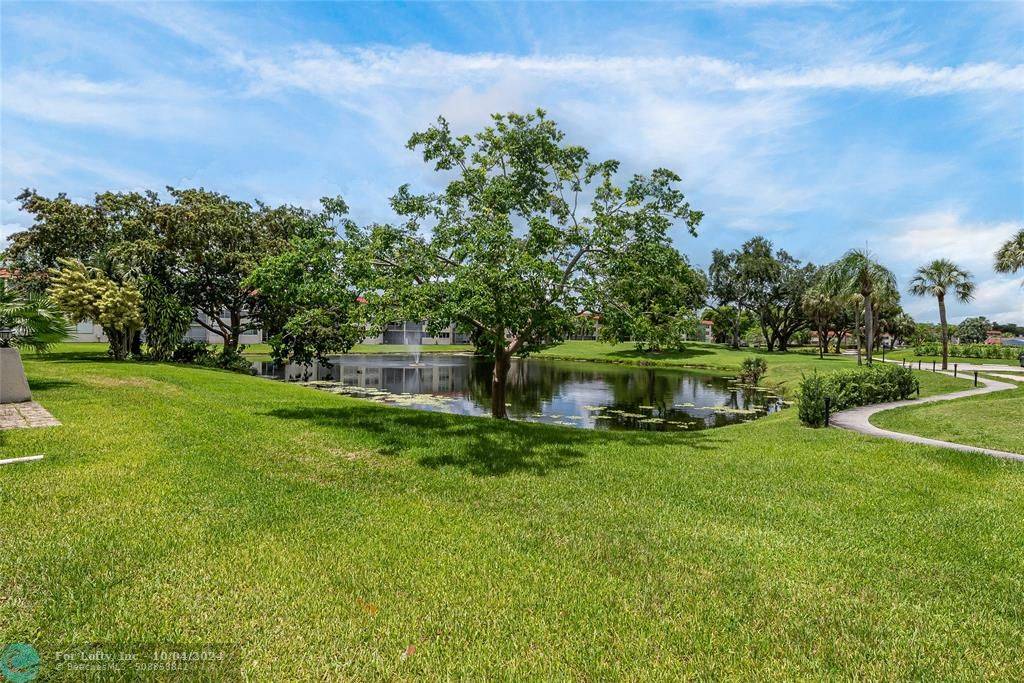 Pembroke Pines, FL 33025,820 S Hollybrook Dr  #102