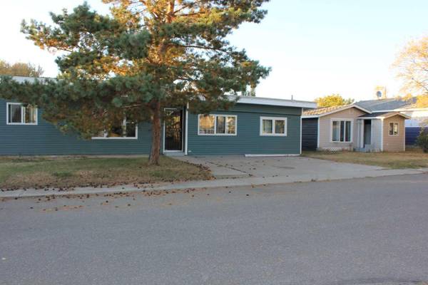 4 Selkirk AVE, Hughenden, AB T0B 2E0