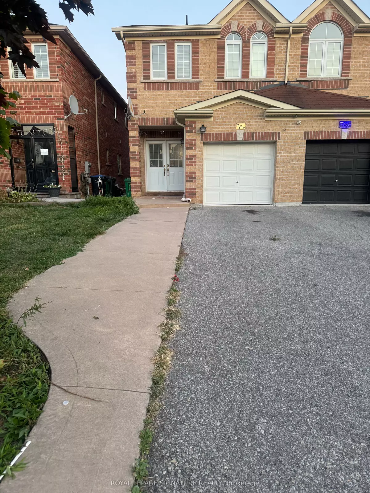 Mississauga, ON L5W 0C7,427 Comiskey CRES