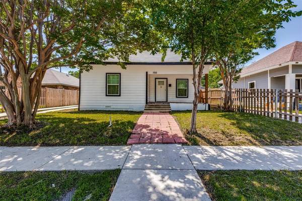 1916 Galveston Avenue,  Fort Worth,  TX 76110