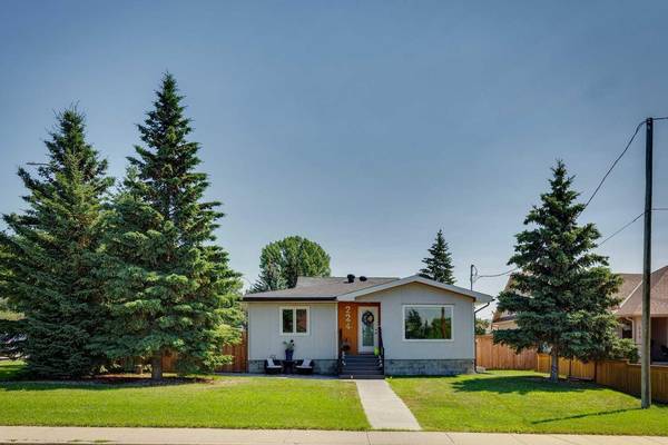 224 Ross AVE, Cochrane, AB T4C 0W1