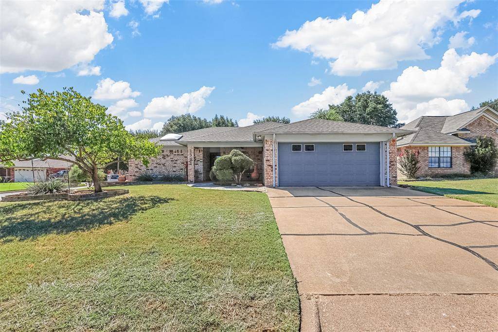 1501 Hayloft Lane, Granbury, TX 76048