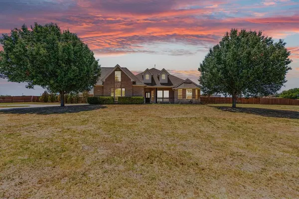 121 Williamsburg Lane, Springtown, TX 76082