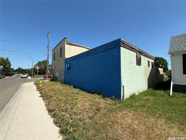 Regina, SK S4R 0Y6,4637 2nd AVENUE N