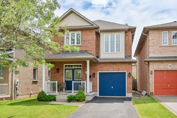 28 Titan DR, Hamilton, ON L8E 6A1