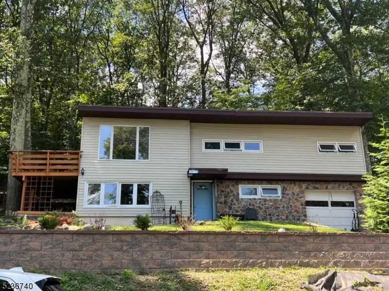 372 High Crest Dr, West Milford Twp., NJ 07480